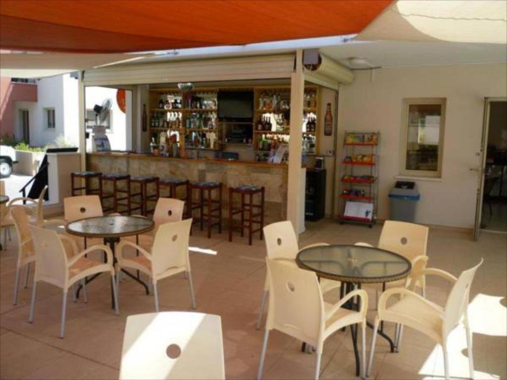 Ifestos Kings Resort Appartment Paphos Esterno foto